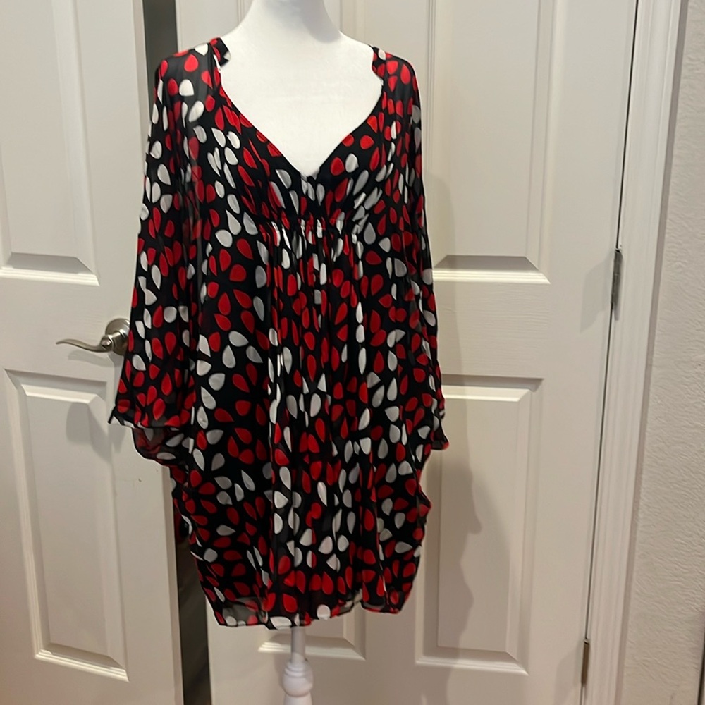 Beautiful flutter-sleeve DVF dress 🦋